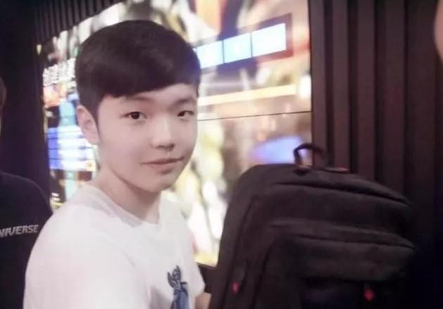 《绝地求生》飞机一响，孤存白养称号介绍