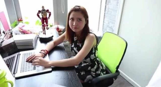 《lol》S8世界赛首个侮辱先烈主播诞生！只因一句话人和椅子都被撤了